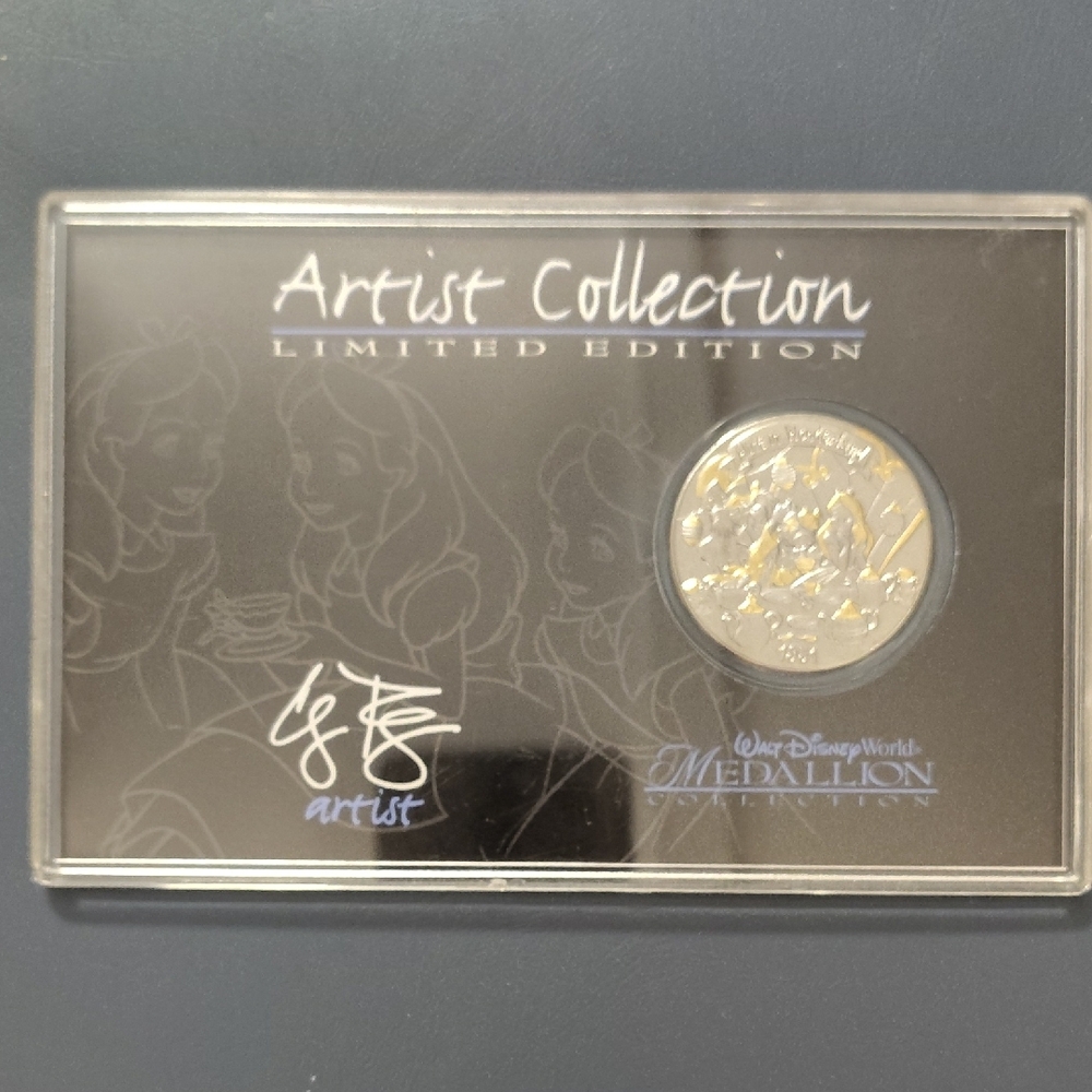 Disney Artist Collection Alice in Wonderland Medallion Collection